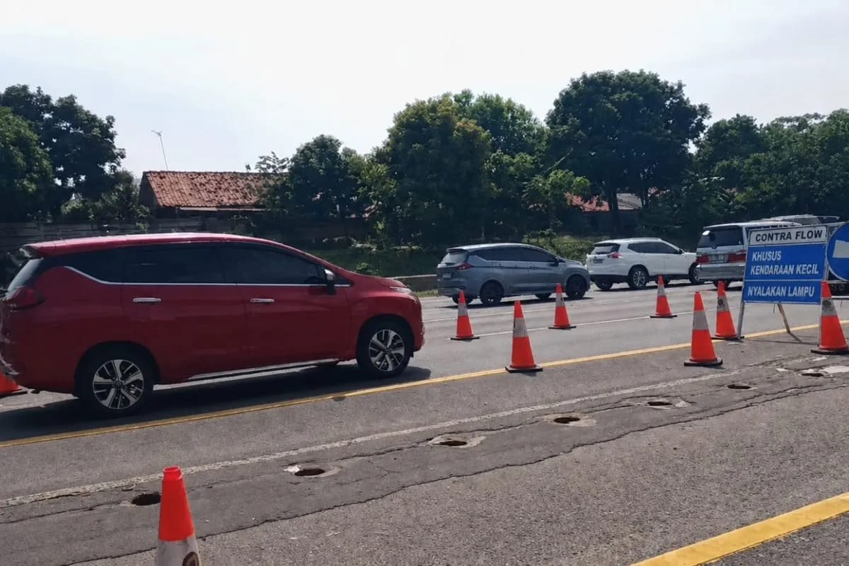 Tol Jakarta-Cikampek Padat Saat Libur May Day, Contraflow KM 55-65 Diterapkan
