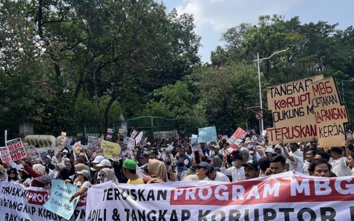 Massa Gelar Aksi di Patung Kuda