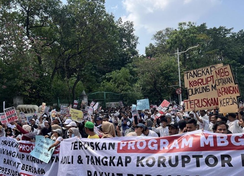 Massa Gelar Aksi di Patung Kuda