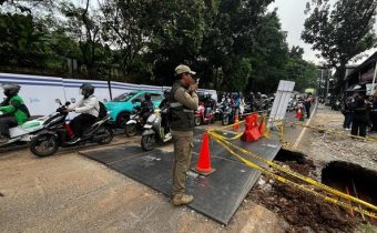 Perbaikan Jalan Amblas Lenteng Agung Capai 70 Persen, Pemprov Targetkan Normal Pekan Depan