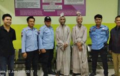 Cari Uang Pakai Kostum Pocong, Dua Pengamen Terjaring Patroli di Jaktim