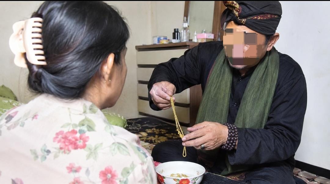 Ngaku Bisa Buka Aura, Pria di Jakbar Bawa Kabur Emas Korban