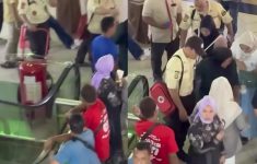 Ngeri! Eskalator Pasar Tanah Abang Diduga Eror, Pengunjung Ketindihan
