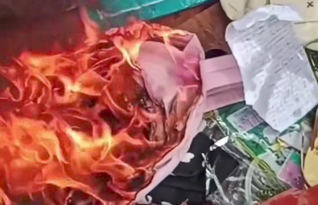 Kecewa Anak Hamil Saat Masih Sekolah, Ayah di NTB Bakar Ijazah Sekolah