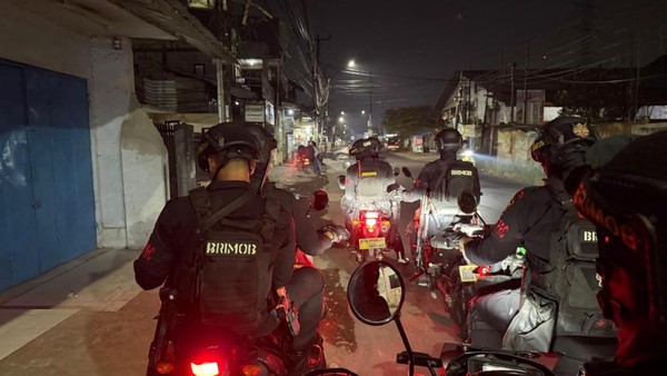 Brimob Gagalkan Tawuran di Bekasi, 18 Remaja dan Bom Molotov Diamankan