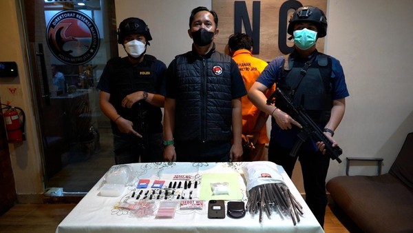 Terungkap! Sindikat Narkoba di Jaktim Gunakan Stiker Sedot WC Sebagai Kode Tempat Sabu