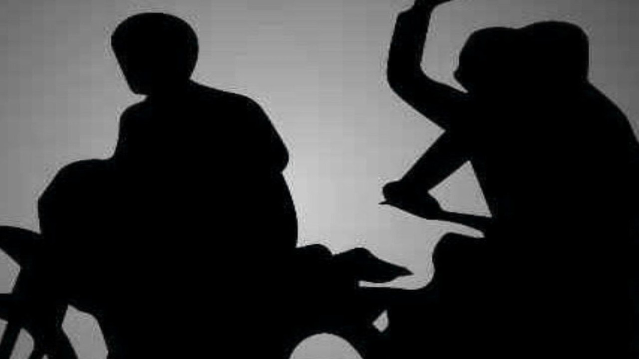 Ngeri! Pengendara Motor Dibacok OTK di Jalan Raya Pajajaran Bogor