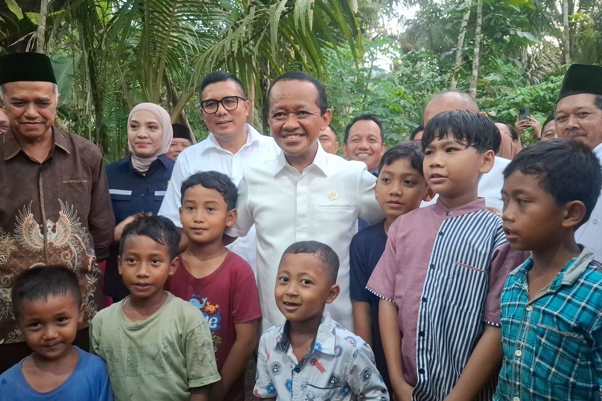 Ribuan Desa Belum Teraliri Listrik, Bahlil: Saya Juga Lahir Tidak Ada Listrik