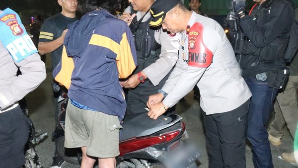 Dua Remaja di Jakbar Diamankan Polisi Saat Razia, Kedapatan Bawa Tembakau Sintesis