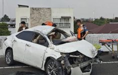 Kecelakaan Beruntun di Tol Becakayu, Tiga Mobil Ringsek dan 8 Orang Terluka