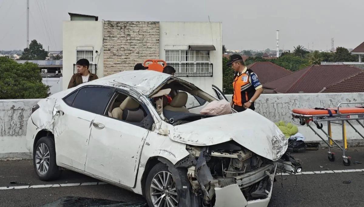 Kecelakaan Beruntun di Tol Becakayu, Tiga Mobil Ringsek dan 8 Orang Terluka