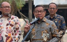 Pramono Panggil Manajemen Ojol, Bahas Parkir Motor yang Kerap Kuasai Trotoar