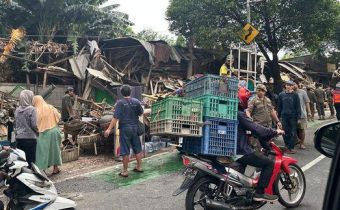 Bangunan Liar di Jalan Juanda Depok Ditertibkan, Lalu Lintas Sempat Tersendat