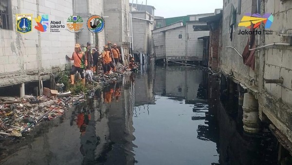 Sampah Penyumbat Kali Gendong Berhasil Diangkut, Penanganan Berlangsung 5 Hari