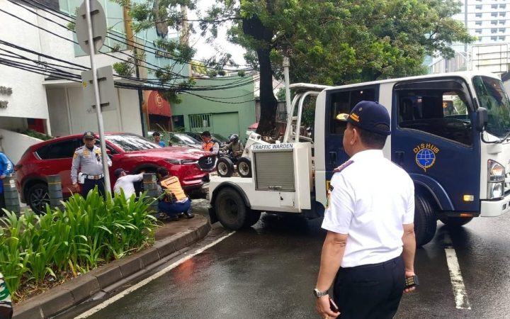 Pramono Tegaskan Parkir Liar Mobil Mewah Tetap Ditertibkan, Tak Ada Perlakuan Khusus