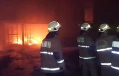Gudang PT Sayap Mas Utama III di Jaktim Terbakar, Petugas Damkar Berjibaku 5 Jam