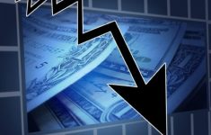 Rupiah Tembus Rp18.000 per Dolar AS