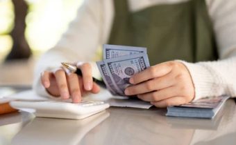 Rupiah Tembus Rp18.200 per Dolar AS