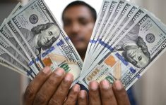 Dolar AS Masih Kuat, Rupiah Bertahan di Kisaran Rp17.800–Rp18.000