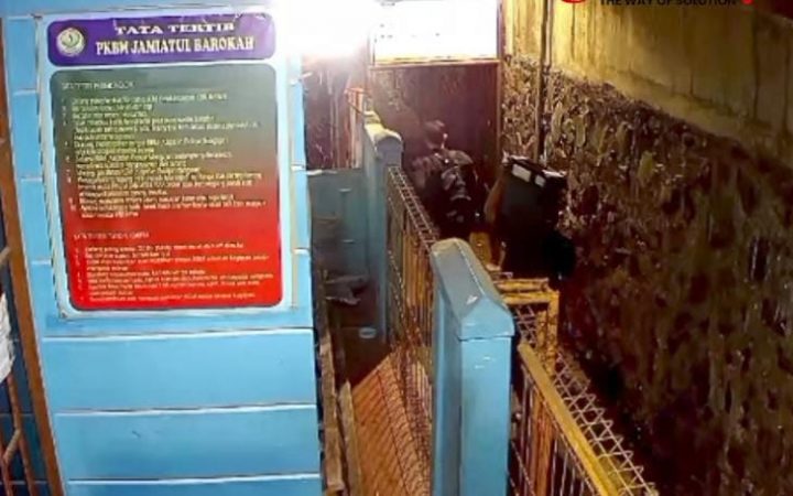 Aksi Tiga Pencuri Baterai Tower di Bogor Terekam CCTV, Polisi Lakukan Penyelidikan