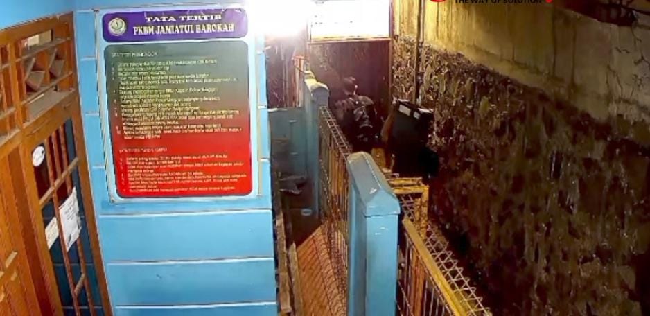 Aksi Tiga Pencuri Baterai Tower di Bogor Terekam CCTV, Polisi Lakukan Penyelidikan