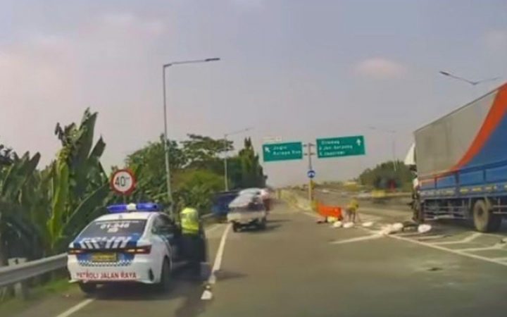 Kronologi Polisi PJR Tewas Ditabrak Truk saat Bantu Kendaraan Mogok di Tol JORR