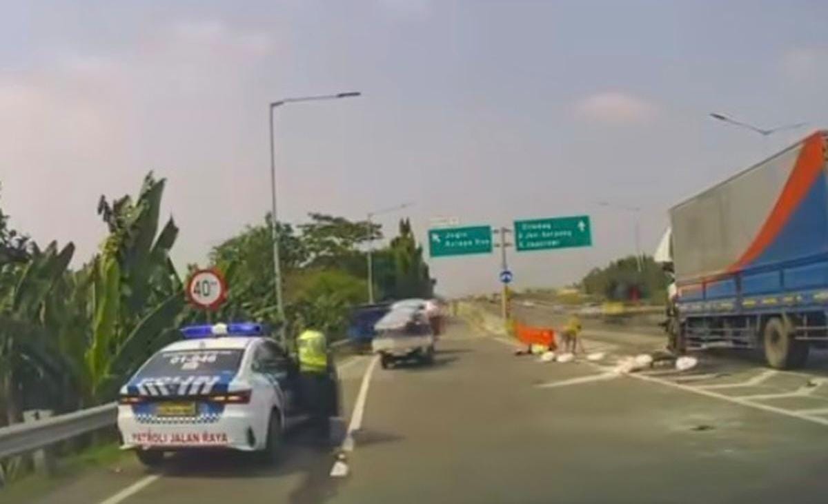 Kronologi Polisi PJR Tewas Ditabrak Truk saat Bantu Kendaraan Mogok di Tol JORR