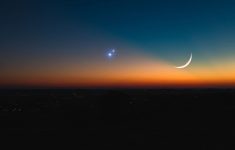 Saturnus dan Bulan Tampil Berdampingan di Langit Indonesia