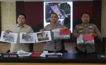 Bakar Lahan untuk Buka Kebun Sawit