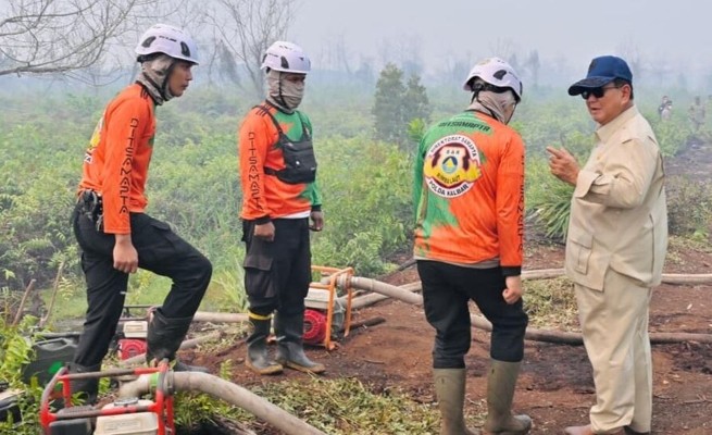 Prabowo Targetkan Karhutla di Indonesia Tuntas dalam 1-2 Pekan