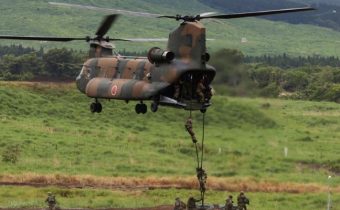 Jepang Kerahkan 600 Personel dan 3 Helikopter CH-47 Bantu Atasi Karhutla