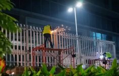 Pagar Besi Setinggi 2,5 Meter di Mal Kota Kasablanka Resmi Dibongkar