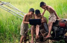 Bangun Akses Internet di Kampung Halaman