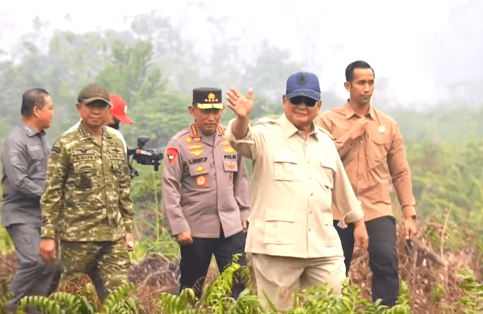 Prabowo Minta Perda yang Masih Buka Ruang Pembakaran Lahan Direvisi