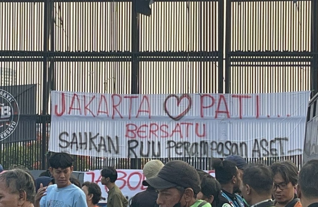 Massa Demo 27 Agustus Mulai Padati Depan DPR