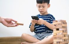Anak Lebih Suka Gadget daripada Bermain