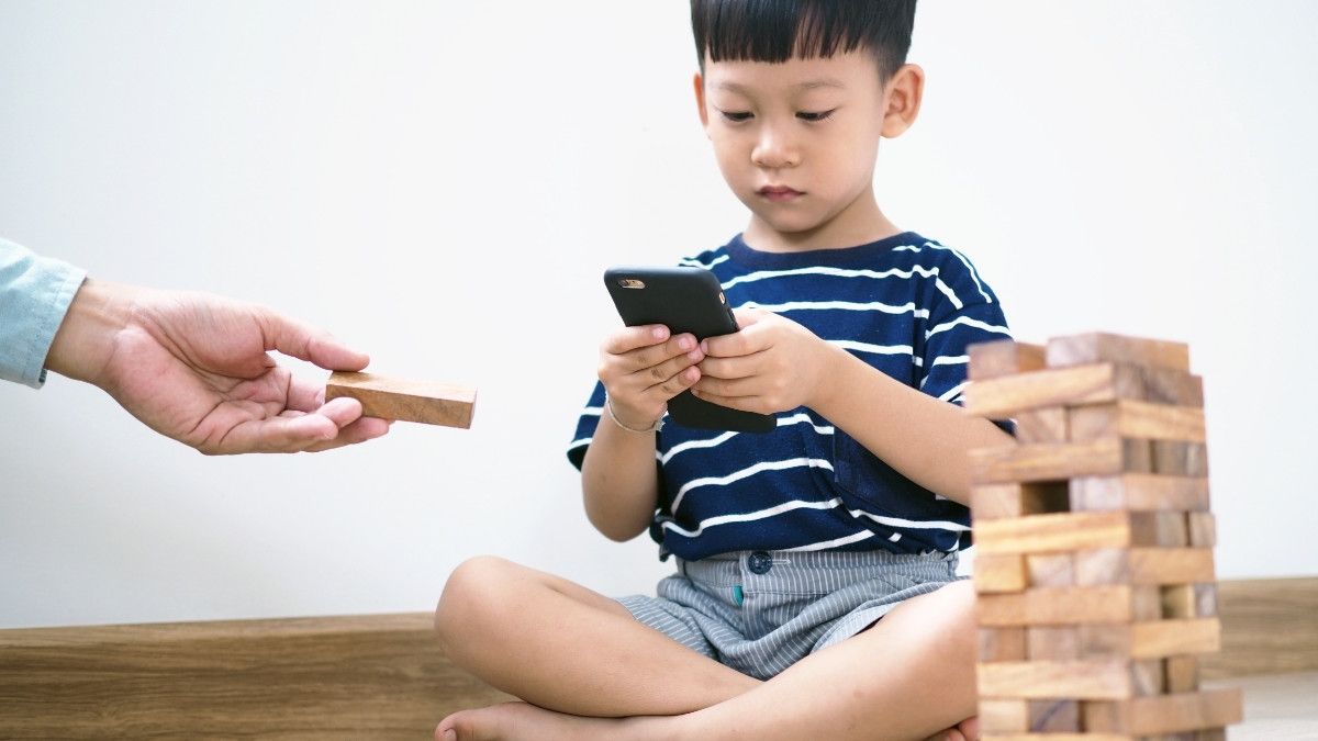 Anak Lebih Suka Gadget daripada Bermain