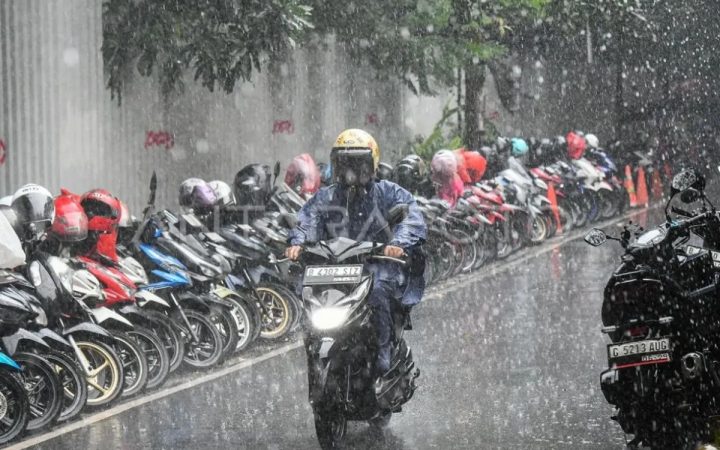 Jakarta Diprakirakan Hujan Sore hingga Malam