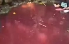 Air Pemandian Keramat di Gunung Sindur Mendadak Berubah Merah