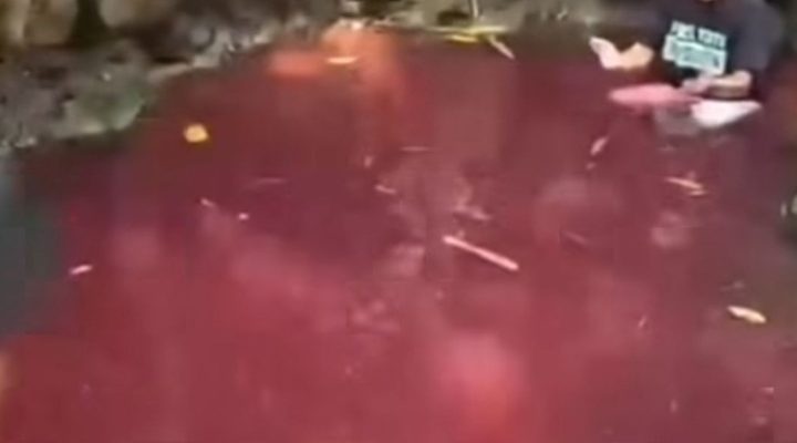 Air Pemandian Keramat di Gunung Sindur Mendadak Berubah Merah