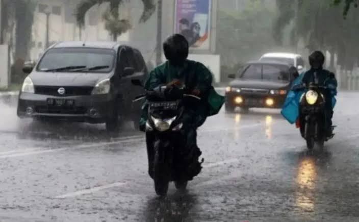 BMKG Prakirakan Jaksel dan Jaktim Hujan Ringan Jumat Malam