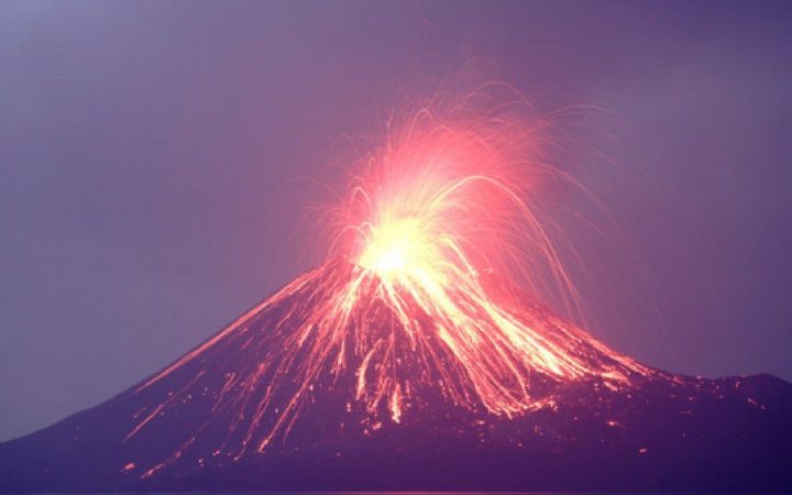Gunung Anak Krakatau Kembali Erupsi