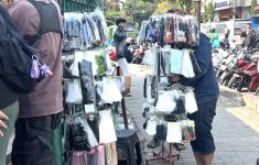 Kemenkes Ancam Pidanakan Penimbun Masker Saat Erupsi Anak Krakatau