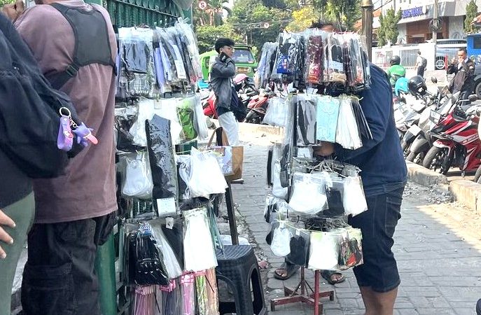 Kemenkes Ancam Pidanakan Penimbun Masker Saat Erupsi Anak Krakatau