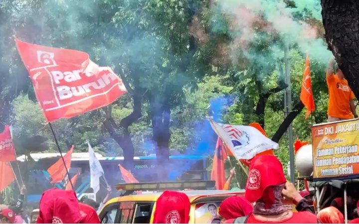 Ribuan Buruh Demo di Jakarta Hari Ini
