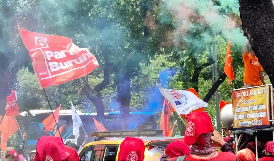 Ribuan Buruh Demo di Jakarta Hari Ini