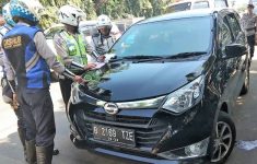 Parkir Sembarangan di Jalan Panjang Kebon Jeruk