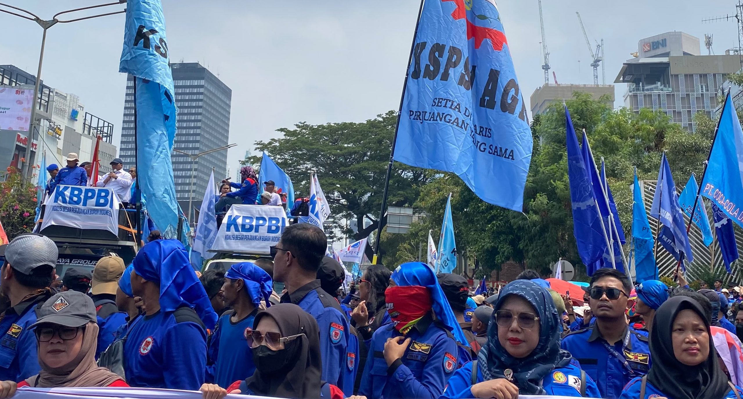 Buruh Gelar Aksi di MH Thamrin, Sampaikan 11 Tuntutan untuk RUU