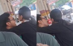 Viral Momen Muda-Mudi Bermesraan di Pinggir Jalan Jakarta Barat