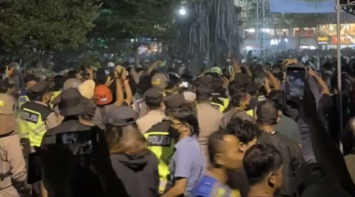 Demo di Depan DPRD DIY Ricuh